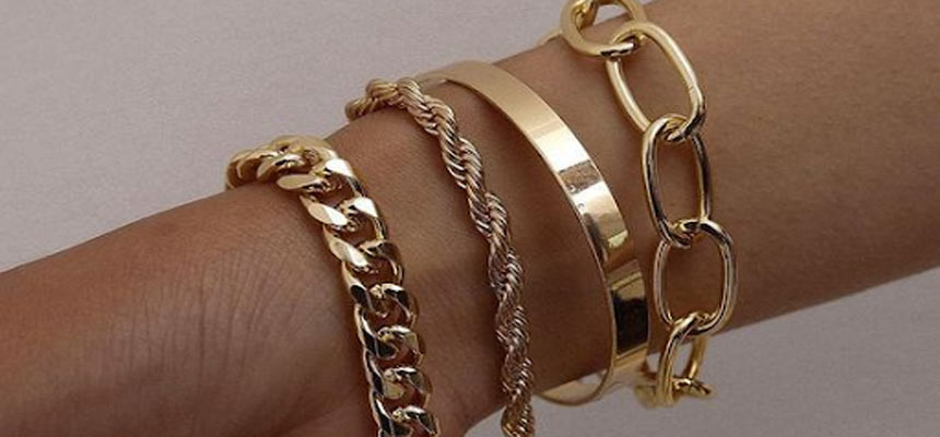 Choose several chain bracelets