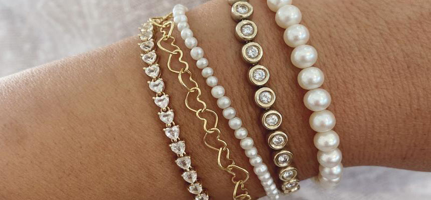 Pearl bracelets stacks