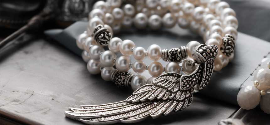 Popular Styles and Materials of Angel Wing Bracelets