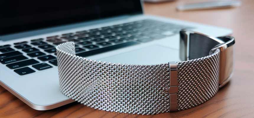 Adjusting the Clasp of Your Helson Mesh Bracelet