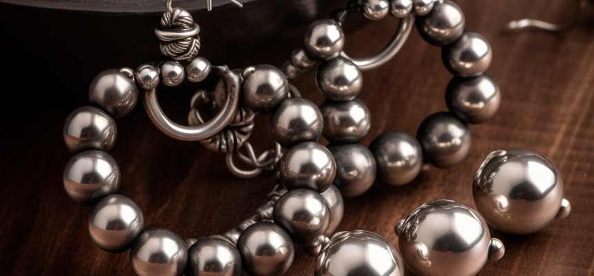Navajo Pearls: Bridging Tradition and Modernity in Fashion