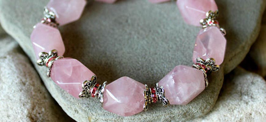 rose quartz beaded bracelet