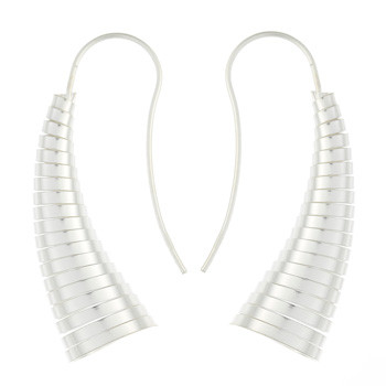 Chic silver drop earrings in shape of a spiral 