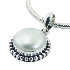 Balinese freshwater pearl silver pendant 