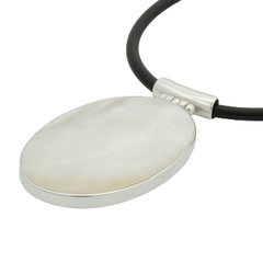 White mother of pearl oval silver pendant 