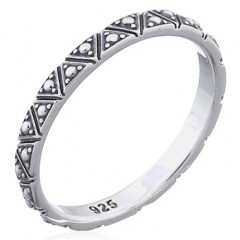 Silver Spots On Each Mini Triangle Link Ring by BeYindi