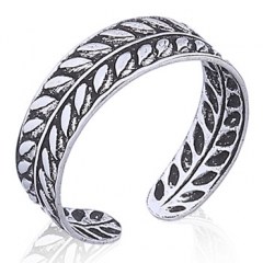 Laurel Crown Toe Ring Antiqued Sterling Silver by BeYindi