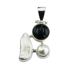 Lustrous Freshwater Pearls Black Agate Free Shape Pendant