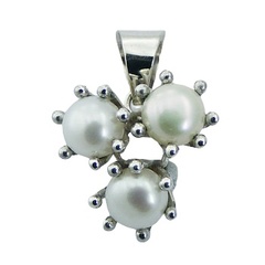 Freshwater Pearls Pendant  925 Silver Elegant Flower Cups