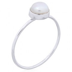 A Single Freshwater Pearl 925 Sterling Silver Ring by BeYindi