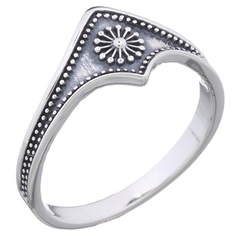 Ornamented Hero Crown Woman Silver Ring by BeYindi