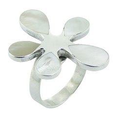 Mother of pearl flower shaped silver ring 
