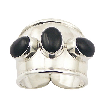 Oval Cut Black Agate Gemstone Tapering 925 Silver Ring by BeYindi 