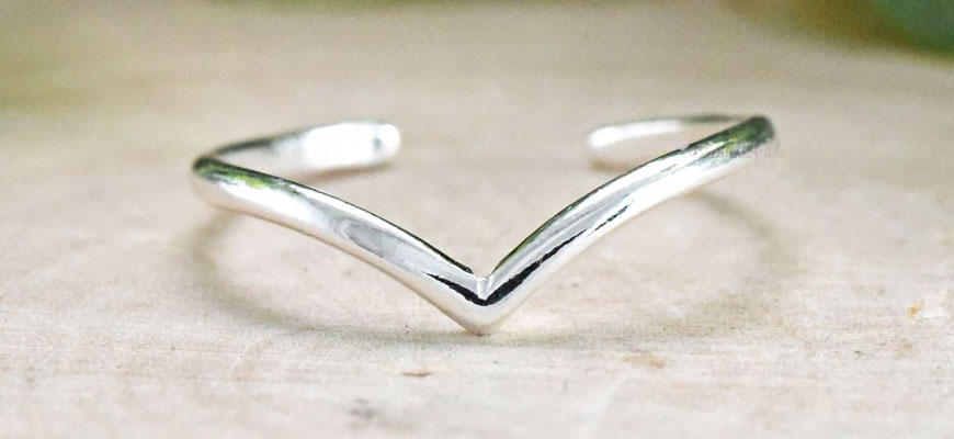 v shaped sterling silver toe ring